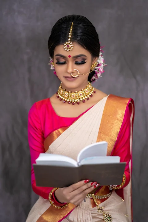 Ceremony bridal look with ivory saree, pink blouse and traditional gold jewellery